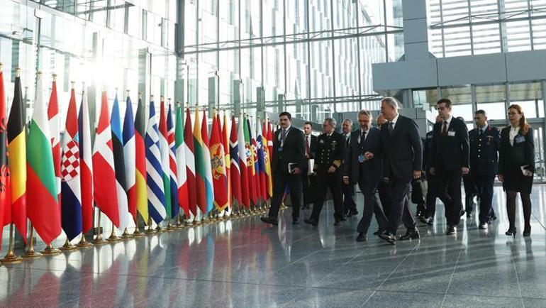 Milli Savunma Bakanı Hulusi Akar, NATO Karargahında