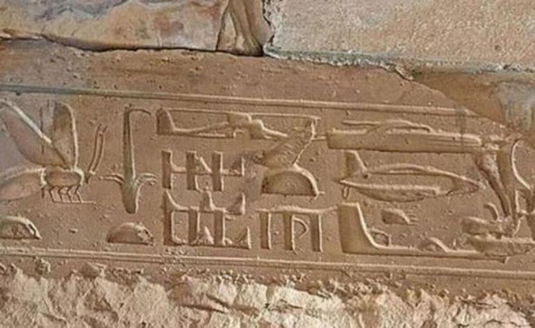 Hiyerogliflerde zaman yolcusu izi Piramitleri de onlar yaptı