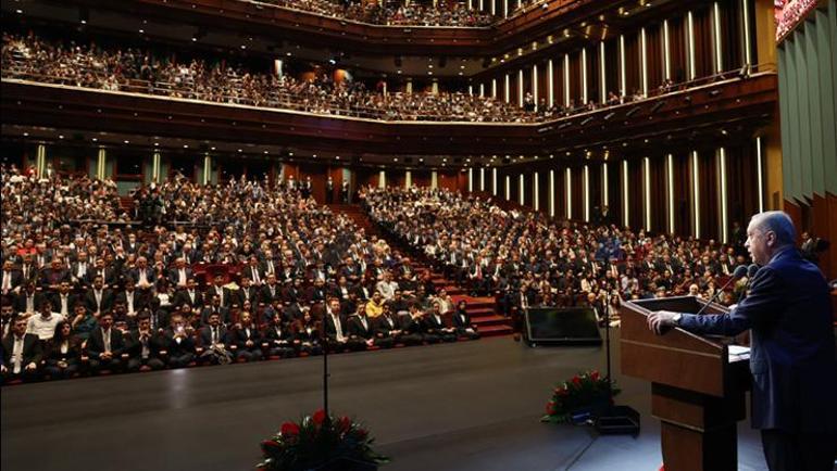 Cumhurbaşkanı Erdoğandan öğrencilere staj müjdesi: Rakamı canlı yayında açıkladı