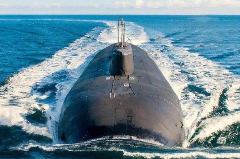 Putinin nükleer denizaltısı NATO sınırında görüntülendi