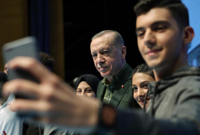 Cumhurbaşkanı Erdoğan, Diyarbakırda gençlerle buluştu: Türkiye yüzyılını sizlerle beraber zirveye taşıyacağız