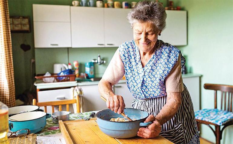 Eşi vefat etmiş dar gelirli kadınlara konut yardımı