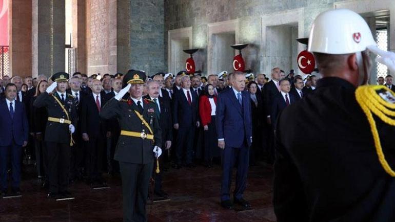Cumhurbaşkanı Erdoğandan Anıtkabirde TOGG vurgusu