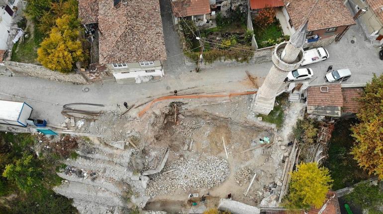 Minaresi öksüz kalan 6 asırlık Horuç Camii yeniden inşa ediliyor