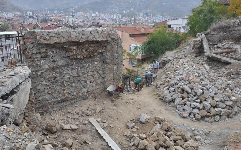 Minaresi öksüz kalan 6 asırlık Horuç Camii yeniden inşa ediliyor