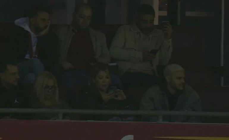 Wanda Nara, Galatasaray maçını tribünden izledi