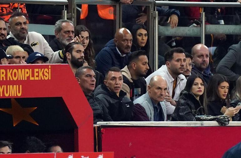 Wanda Nara, Galatasaray maçını tribünden izledi