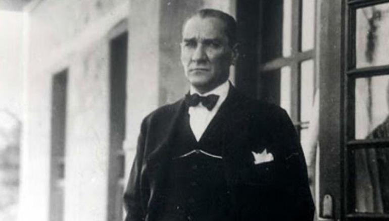 Atatürk’ün sevdiği şarkılar Atatürk en çok hangi yemeği, hangi şarkıyı ve hangi çiçeği severdi