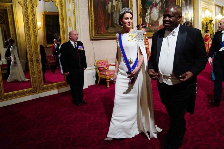 Kate Middletondan Prenses Dianaya jest: Tacın ardındaki sır