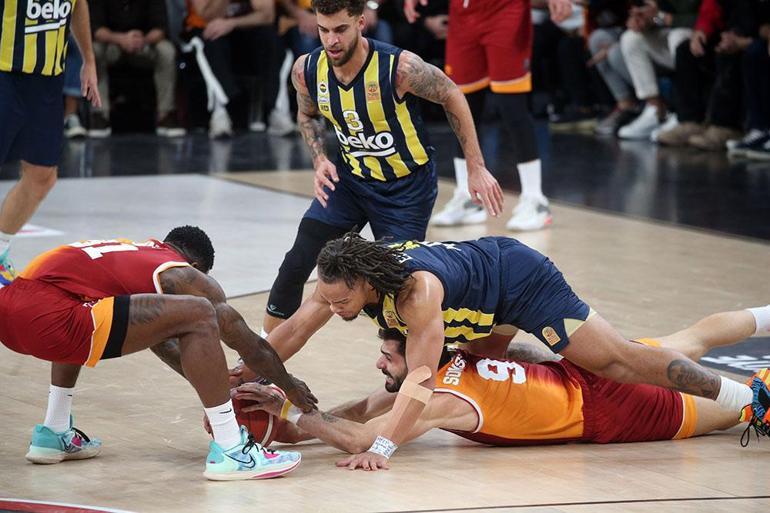 Basketbol derbisinde kazanan Fenerbahçe Beko oldu