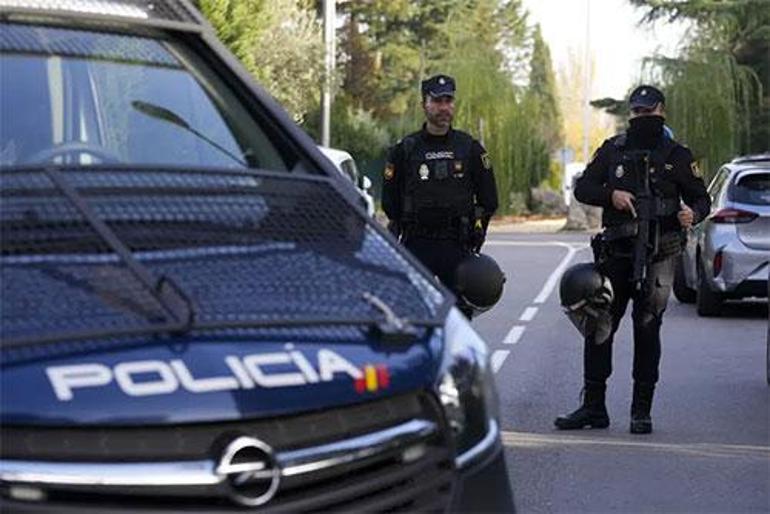 İspanyada silah şirketine bombalı zarf, hava üssüne şüpheli paket gönderildi