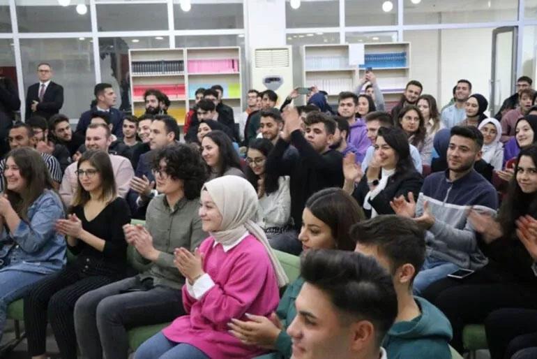 Gençler istedi, Bakan Akar Cumhurbaşkanı Erdoğan’ı aradı