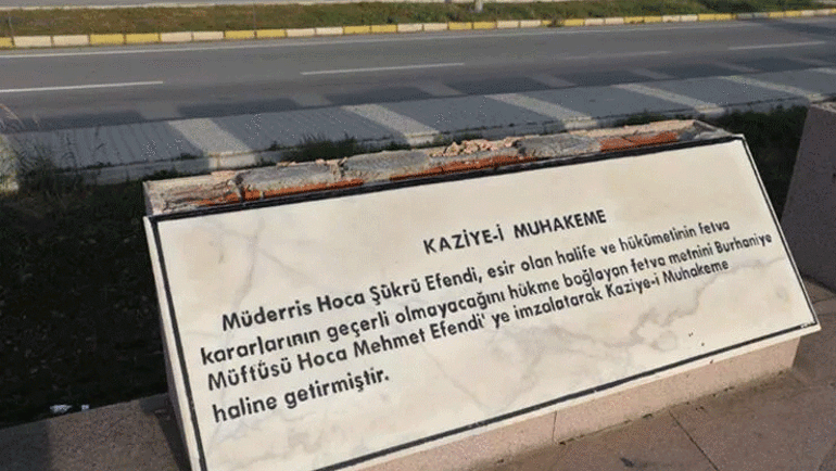 Burhaniye Kuvayımilliye Anıtına çirkin saldırı