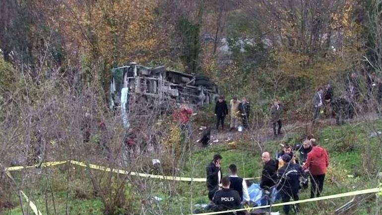 Zonguldakta korkunç kaza Yuvarlanan serviste 1 ölü, 19 yaralı