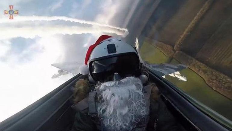 Sosyal medyanın konuştuğu görüntüler Noel Babaya Ruslara hediyeleri için teşekkürler