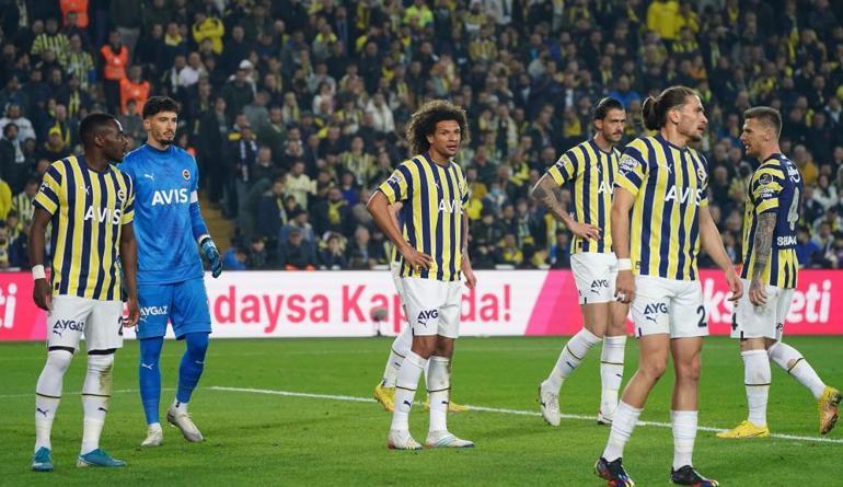 Galatasaray, Fenerbahçeyi Kadıköyde 3-0 yendi
