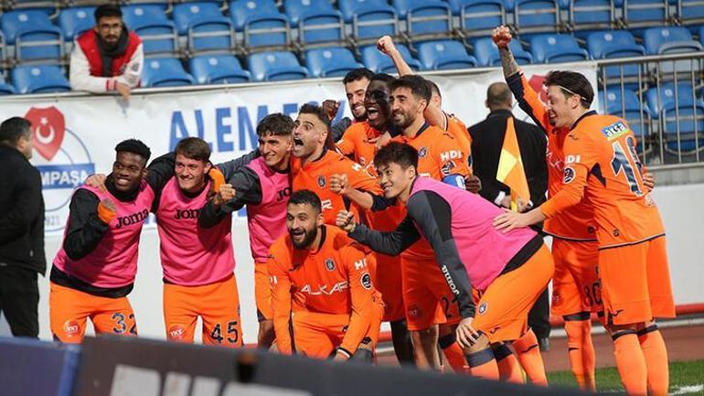 Kasımpaşaya evinde Başakşehir engeli 3 golle mağlup oldu