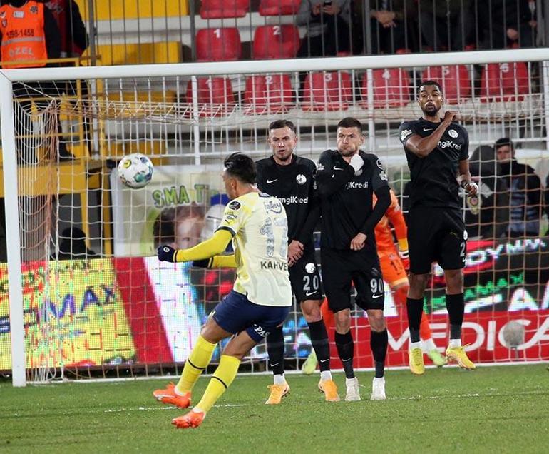 Fenerbahçe, Ümraniyespor engelini 2 golle aştı