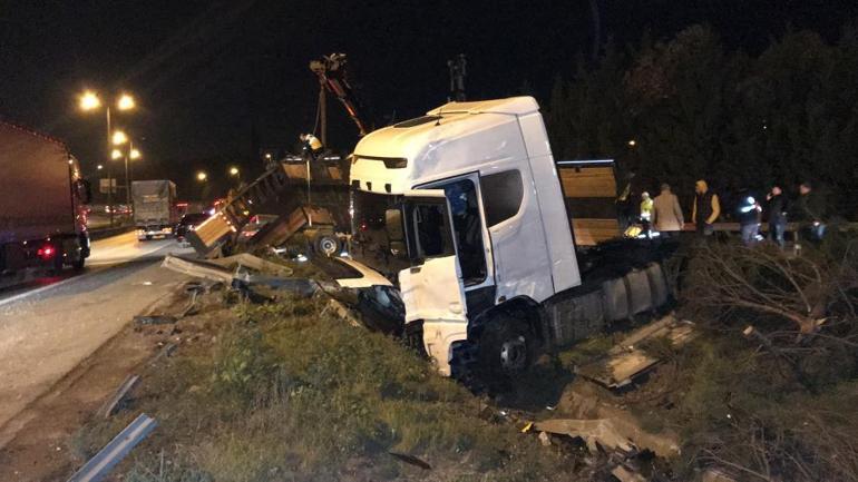 TEM Otoyolu’ndaki kaza sonrası sürücüler kontak kapattı