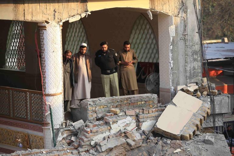 Pakistandaki cami saldırısında bilanço artıyor