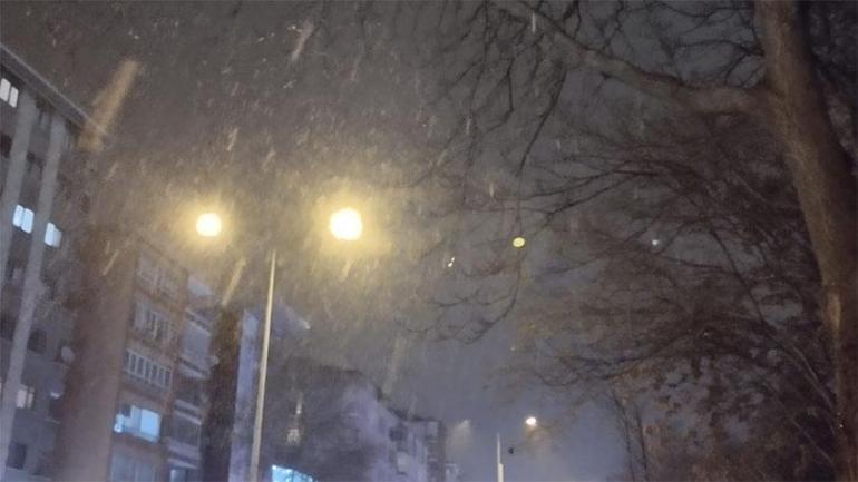 Ankarada beklenen kar yağışı başladı