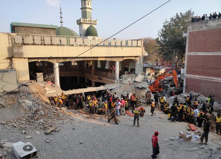 Pakistandaki korkunç saldırının detayları netleşti Terörist camiye böyle gelmiş