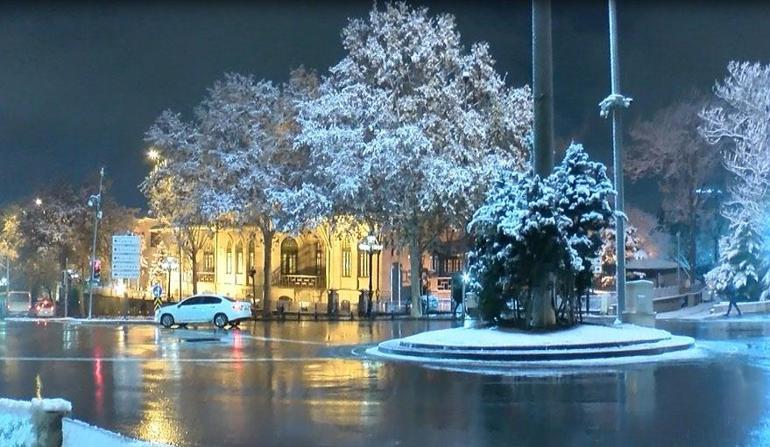 Ankarada kar yağışı etkisini artırdı