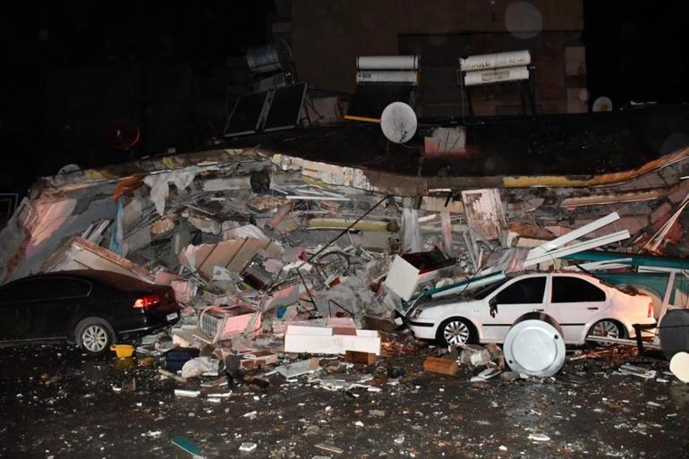 Son dakika haberi: Kahramanmaraşta 7.7 büyüklüğünde deprem 10 ili vurdu, çok sayıda ölü ve yaralı var
