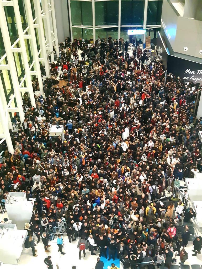 Binlerce gönüllü İstanbul Havalimanı’na akın etti