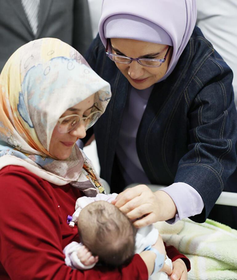 Emine Erdoğan, Ankaraya getirilen depremzede bebekleri ziyaret etti
