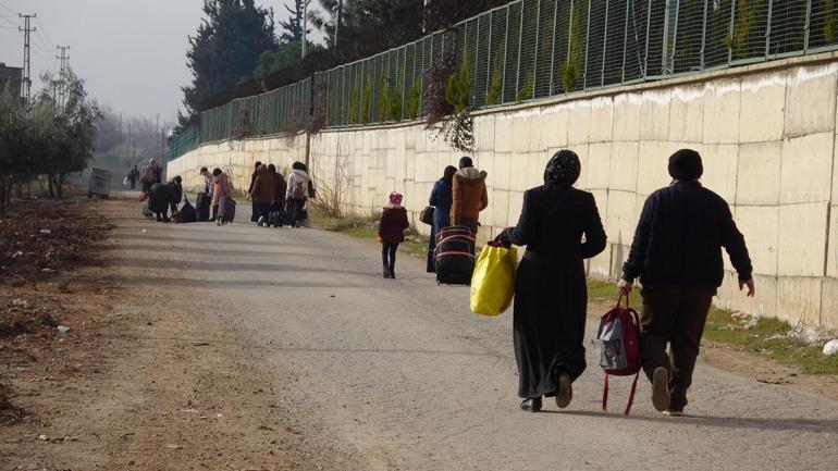 Depremler nedeniyle Suriyeliler ülkelerine dönüyor