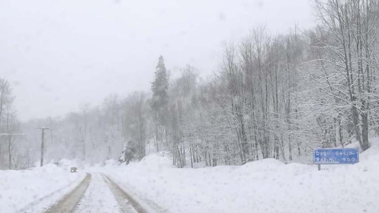 Kastamonu’da kar yağışı Zincirsiz araçların geçişine izin verilmiyor