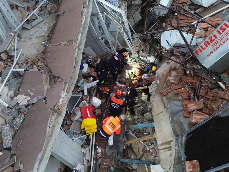 Dünya basını duyurdu: Hatay iki depremle sarsıldı Felaketin ardından Miçotakisten mesaj