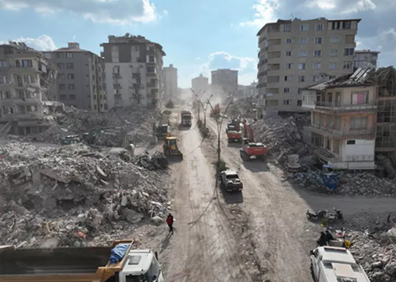 Pınar Dilşeker: Yıkılan sadece binalar değil