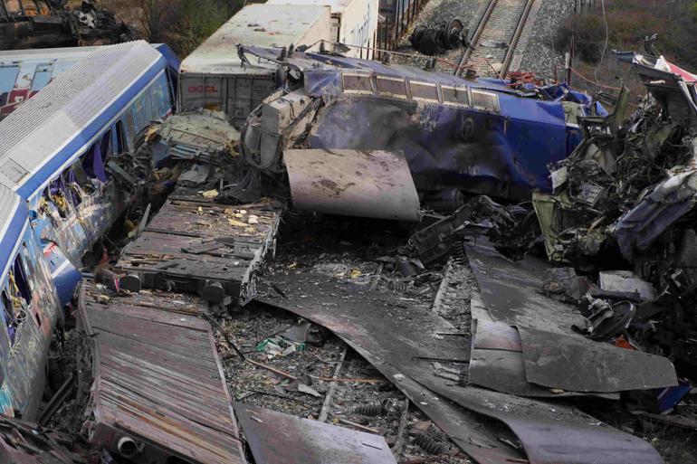 Yunanistan’da tren kazasında can kaybı yükseliyor
