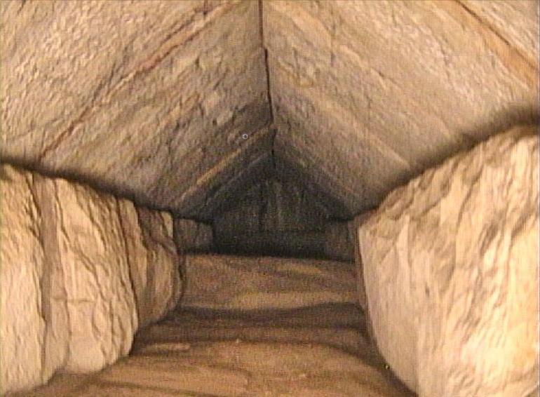 Büyük Giza Piramidinin içinde gizli koridor keşfedildi