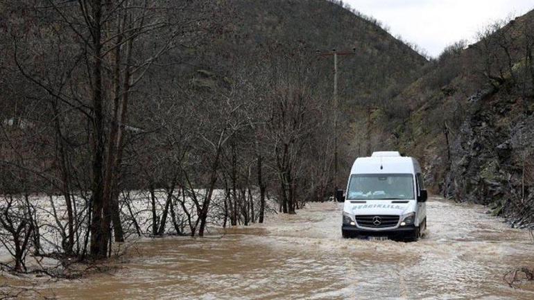 Munzur Çayı taştı, Tunceli- Ovacık karayolu kapatıldı