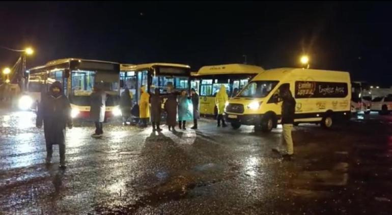 Diyarbakır’da çadır kentte kalan vatandaşlar sağanak nedeniyle tahliye edildi