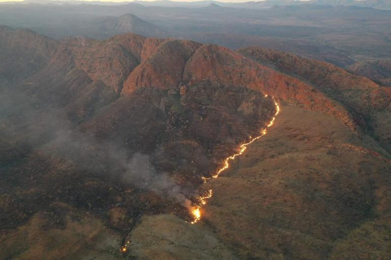 Avustralyada yangın: 100 bin hektarlık alan kül oldu