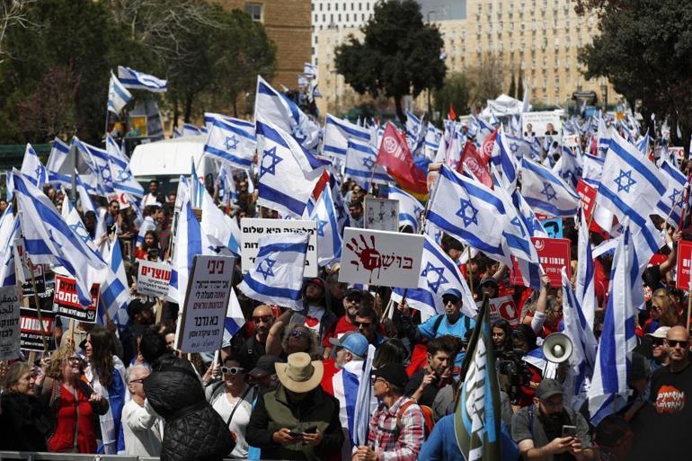 İsrailde flaş gelişme Tepki çeken yargı reformu ertelendi
