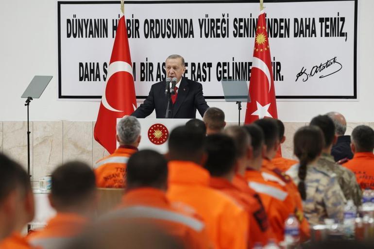 Erdoğandan savunma sanayi mesajı: Yeni projelerle milletimizin huzuruna çıkacağız