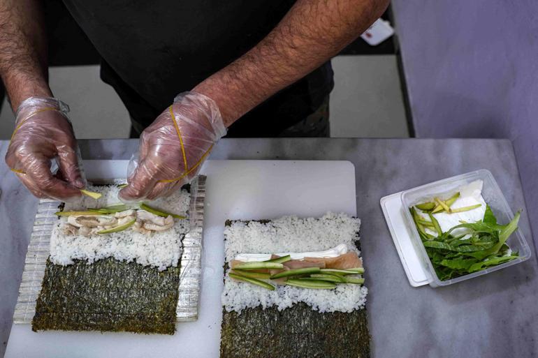 Eski cihatçı İdlibde suşi restoranı açtı