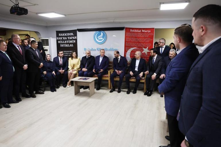 Cumhurbaşkanı Erdoğan, Bağcılar Ülkü Ocaklarını ziyaret etti