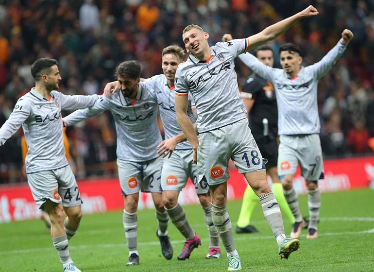 Başakşehir, Galatasarayı 3-2 mağlup etti