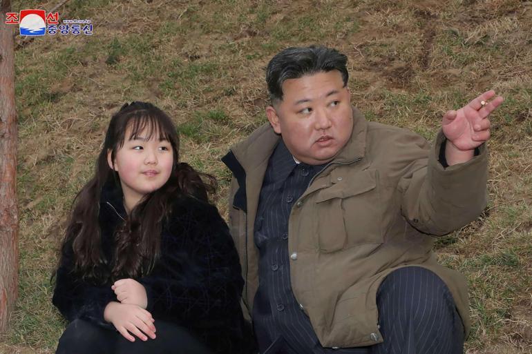 Dünyayı şoke eden görüntüler İlk kez denendi, Kim Jong-un bu kez tüm ailesini getirdi