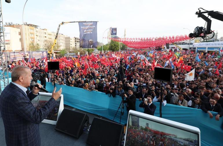 Erdoğan: Depremde yıkılan şehirlerimizi ayağa kaldırırken yeni şehirler inşa ediyoruz