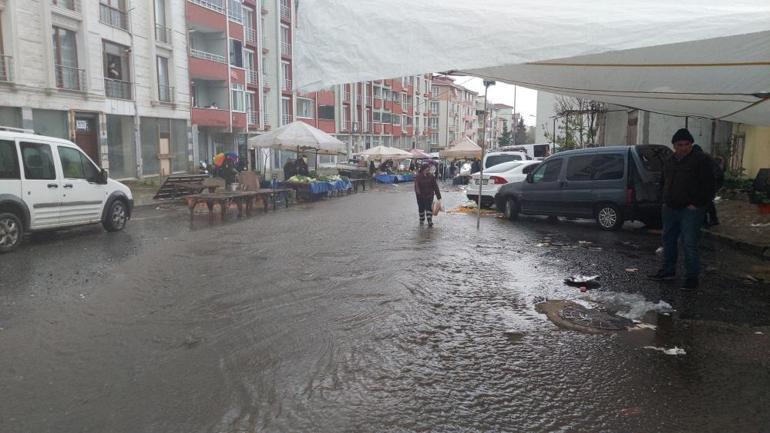 Tekirdağda şiddetli yağış aniden bastırdı, vatandaşlar hazırlıksız yakalandı
