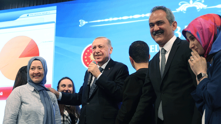 Cumhurbaşkanı Erdoğan: Mayıs’ta 45 bin sözleşmeli öğretmen ataması planlıyoruz