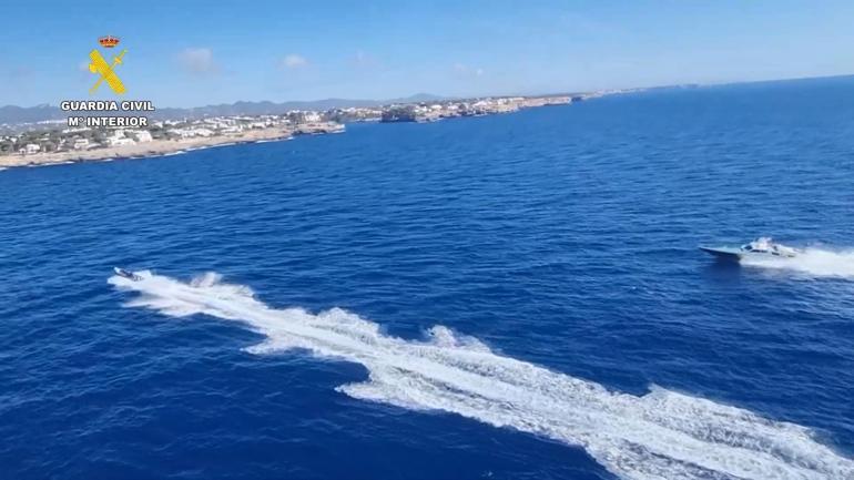 İspanyol polisi, uyuşturucu taşıyan tekneyi böyle takip etti