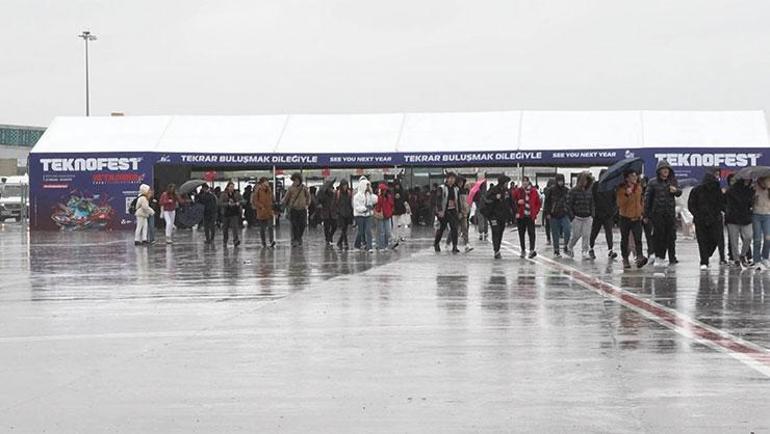 TEKNOFEST Atatürk Havalimanında başlıyor Yağmura rağmen akın ettiler